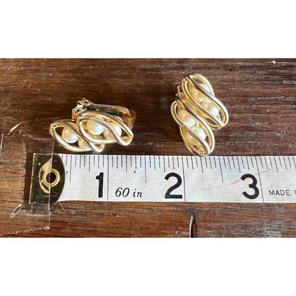 Hobe Clip On Earrings Gold Tone Pearl Twisted Cage - Picture 10 of 11